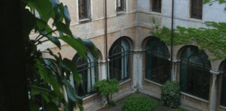 Al chiostro di Palazzo San Giacomo “Inchiostro un’ora in viaggio con …”