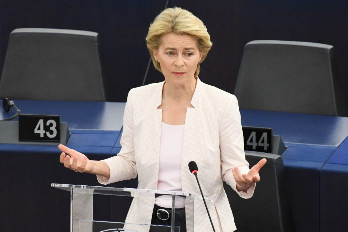 Europa, a Strasburgo Von Der Leyen presidente commissione europea Unione Europea