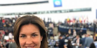 Alessandra Moretti “taglia” col passato: la civica cambia nome e lei si trasferisce con la famiglia a Bruxelles, dove si decide Alessandra Moretti interviene al parlamento Ue