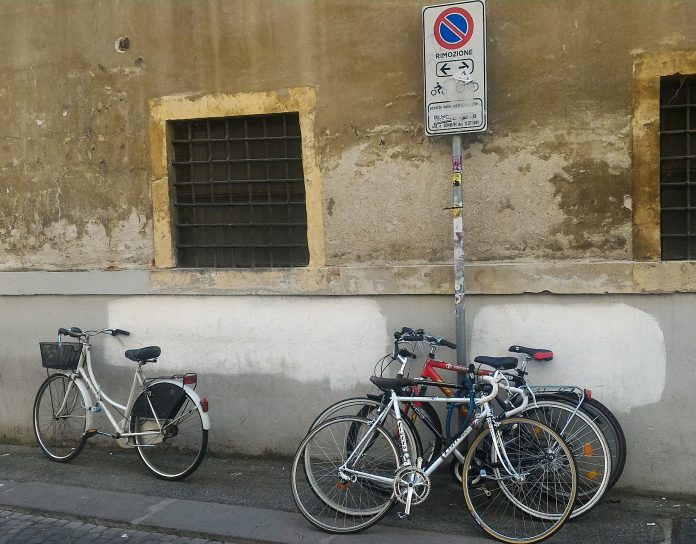 biciclette in divieto alla Bertoliana