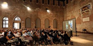 Più di 300 persone alla presentazione della mostra “Ritratto di donna”