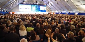 Liquidazione Veneto Banca, Cappelletti (M5S): “Attenzione a conflitti di interessi, commissario è nel cda di banca Finit” Un'assemblea di Veneto Banca