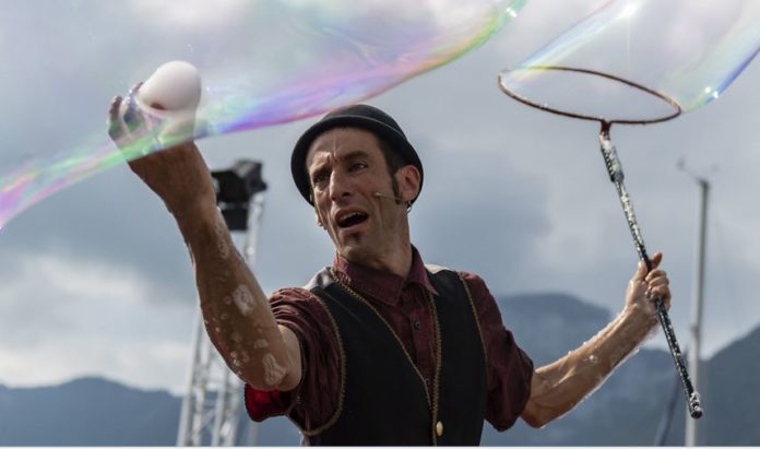BUBBLE-ON-CIRCUS-SWITZERLAND-696x411