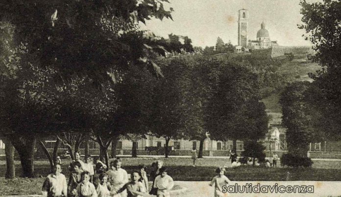 Campo Marzo o campo Marzio a Vicenza, cartolina d'epoca