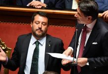 Crisi di Governo, la reputazione online di Conte supera quella di Salvini Giuseppe Conte parla, Matteo Salvini gesticola
