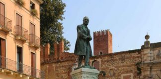 Cittadini illustri, visita guidata dedicata ai personaggi che hanno dato lustro alla città