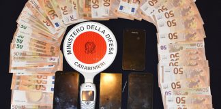 Eroina, Carabinieri di Montecchio Maggiore arrestano nigeriano in flagranza di reato per spaccio e segnalano a prefettura due “clienti” Cocaina, eroina e soldi (foto di archivio)