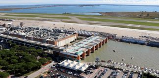 Covid, Bond (FI): “italiani bloccati in Brasile ma zero controlli per chi arriva qua, assurda disparità trattamento” Parcheggio Aeroporto Marco Polo di Venezia