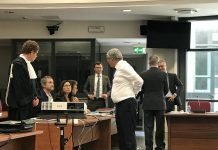 Processo BPVi 26 settembre, primi lanci: per Emanuele Gatti (Bce) Zonin sapeva delle baciate, non di fondi esteri e lettere di riacquisto Processo BPVi, in un momento di pausa dell'udienza del 26 settembre Gianni Zonin colloquia col teste Emanuele Gatti e l'avv. Ambrosetti col pm Salvadori