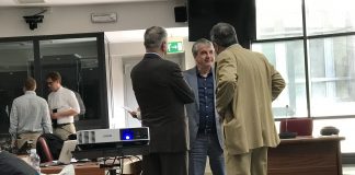 Processo BPVi, il teste Sergio Romano con gli imputati Zonin e Zigliotto: la foto della “fu banca” insieme all’aula vuota di parti civili Processo BPVi: Sergio Romano con Zonin e Zigliotto nel break della sua testimonianza
