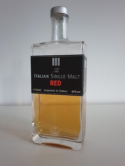 Whisky (https://commons.wikimedia.org/wiki/File:Red_by_Puni,_Italian_whisky_01.jpg )