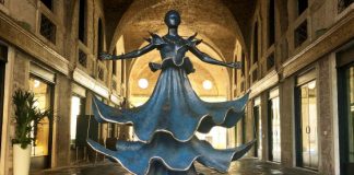 Un buongiorno surrealista per la città di Vicenza con le statue di Salvador Dalí in centro e in Fiera