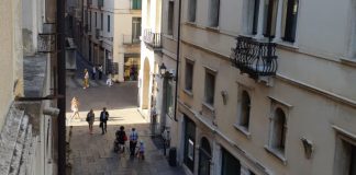 Rimossi temporaneamente i paracarri in contra’ del Monte