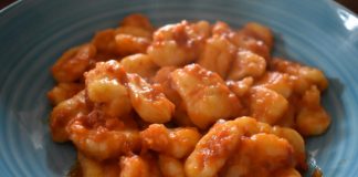 “Arte culi ‘n aria”, sesta ricetta vicentina da “ricettario biografia” di Umberto Riva: “i gnocchi”, cioè come potersi ciucciare le dita Gnocchi di patate, da Arte culi ‘n aria una... versione