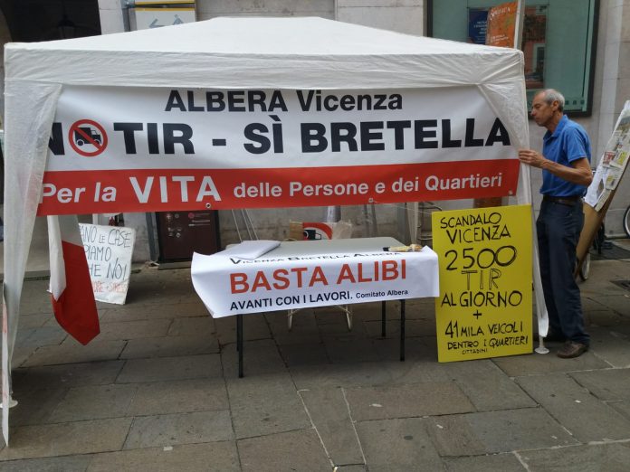 il gazebo in centro del Comitato Albera