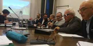 Corso Fogazzaro, il capogruppo della Lega Andrea Pellizzari si schiera per il no alle auto davanti al “capo” Celebron Commissione Territorio di oggi con assessori