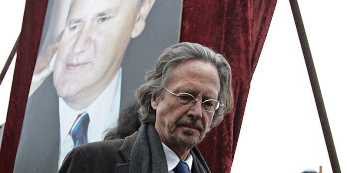 Peter Handke, il Nobel in passato ai funerali di Milosevic