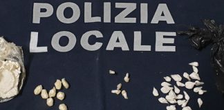 Polizia locale, sequestrate 44 dosi di cocaina ed eroina in viale Verdi. Rucco: “effetto del presidio”