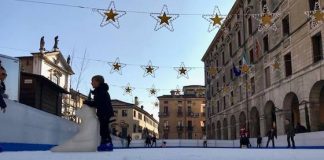 Pista di pattinaggio su ghiaccio in piazza Biade, pubblicato l’avviso