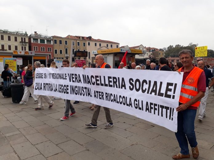 corteo per la casa