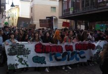 Fridays For Future Altovicentino, inscenata impiccagione e paralizzato traffico alla rotonda dei supermercati Fridays Altovicentino a Schio