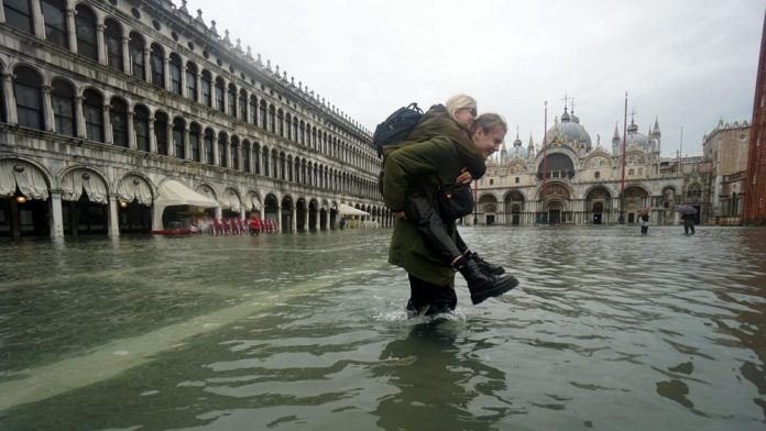 Piazza s. Marco a Venezia allagata