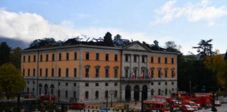 Incendio del municipio della città francese gemellata di Annecy