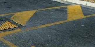 Pistola giocattolo contro i corrieri: “non si parcheggia sul posto disabili” parcheggio disabili