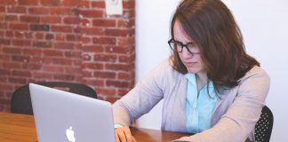 “Pacco in giacenza”, associazioni consumatori avvertono su nuova truffa vie email Email, che passione pacco in giacenza