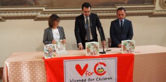Vicenza for Children dona al sindaco Rucco il nuovo libro “Non sarai mai solo”
