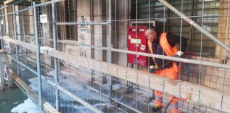 Palazzo delle Poste, allontanati senzatetto e operazioni di ripristino e pulizia