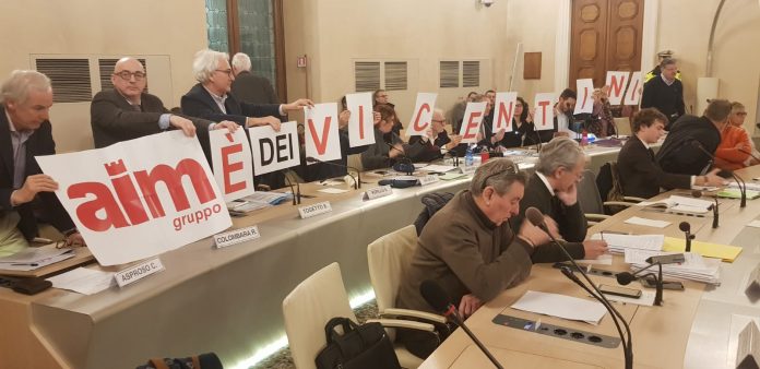 La protesta Pd: Aim è dei vicentini