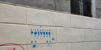 Writers “promozionali” sorpresi in centro dalla polizia: denunciati per imbrattamento e deturpamento