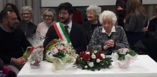 Il consigliere De Marzo ha portato gli auguri dell’amministrazione a una concittadina