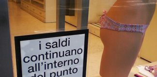 Due ragazze “a caccia” di saldi e… del portafoglio della commerciante saldi