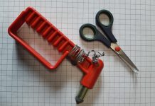 Finestrini rotti, “pendolare” del furto da Asiago con martello frangivetro denunciato e segnalato da Polizia Locale Nordest martello frangivetro