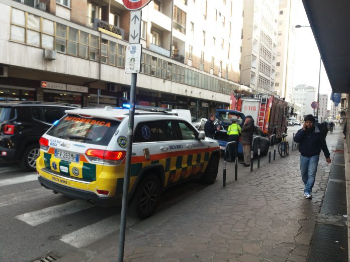 Suem interviene per adulto trovato morto sotto la pensilina di un palazzo in Viale Milano