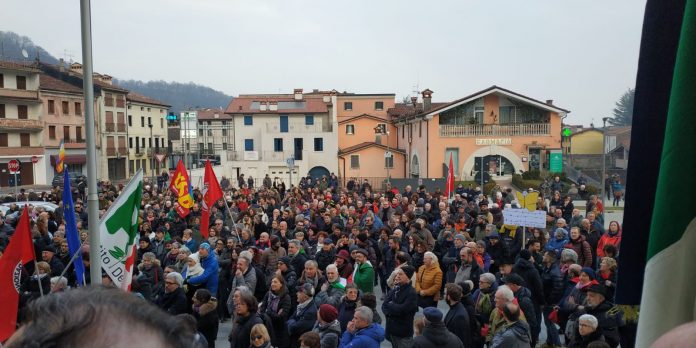 il corteo anti-nazista a Torrebelvicino