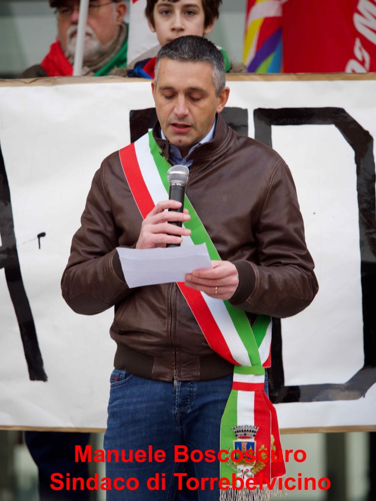 Torrebelvicino: il sindaco Manuele Boscoscuro contro l'odio (foto di Maurizio Morelli)
