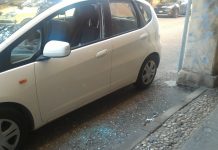 Raid ai finestrini anche nei quartieri, automobilisti esasperati. Colombara: “Rucco cabarettista” finestrini rotti