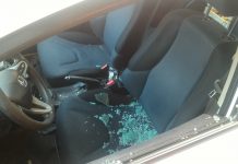 Finestrini in frantumi, altra notte di raid in città. A San Rocco sparite verifiche di un’insegnante