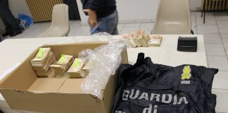 Riciclaggio, Guardia di Finanza sequestra mazzette di banconote per 109.000 euro