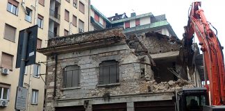 Demolizione ex magazzino Ftv, Rucco: “operazione antidegrado”. Zocca: “più luce in questa zona” edificio abbattuto