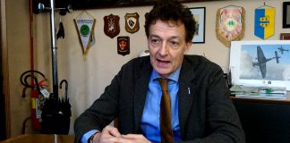 Cartelli in Consiglio Comunale disciplinati da Sorrentino: “non è norma anti-Rolando”. E nasce commissione “speciale”