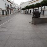 “E poi ci sono i cieli”, un racconto di una vicentina da Vejer de la Frontera Una piazza vuota di un pueblo blanco andaluso