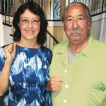 Candidata presidente Usa Gloria La Riva intervista Leonard Peltier. Il nativo prigioniero politico da 44 anni “corre” per la vice presidenza Gloria La Riva, candidata alla presidenza Usa, in visita a Leonard Peltier, nativo in carcere da 44 anni e ora candidato alla vice presidenza