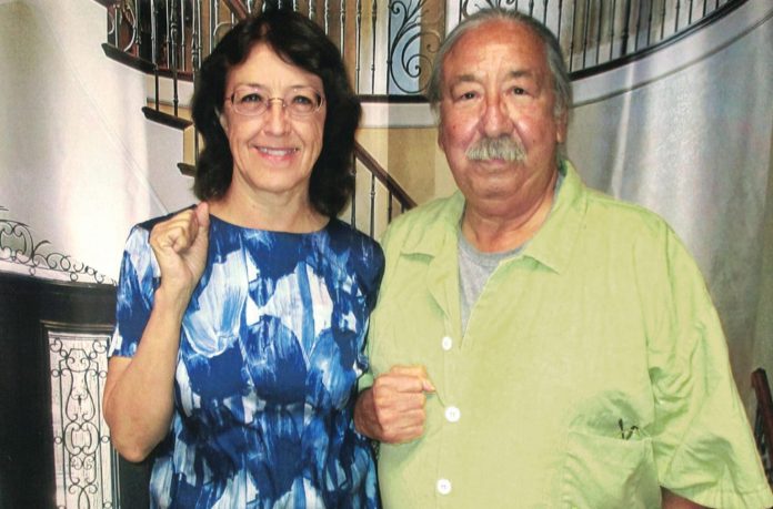 Gloria La Riva, candidata alla presidenza Usa, in visita a Leonard Peltier, nativo in carcere da 44 anni e ora candidato alla vice presidenza