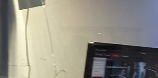 Minaccia cinese al bar e spacca vetro con pugno: poi la fuga in 500 vetro rotto