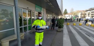Coronavirus, prosegue la distribuzione gratuita di mascherine nei supermercati e farmacie