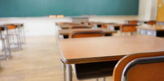 Si riprende:  grazie al… Covid la scuola è un “problema” da affrontare, ma solo logistico e non contenutistico Scuola, una classe vuota: solo fisicamente?